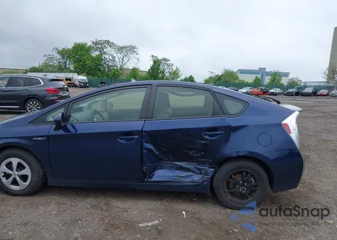 2015 Toyota Prius Three z USA, uszkodzony, nr VIN JTDKN3DU8F0408862